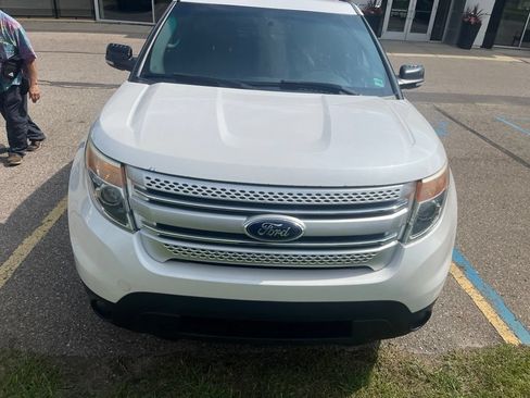 Used 2013 Ford Explorer XLT AWD/4WD image 3
