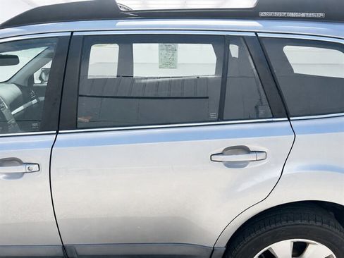 Used 2011 Subaru Outback 2.5i Premium w/ All-Weather Pkg AWD/4WD image 22