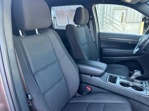 Used 2021 Jeep Grand Cherokee Laredo AWD/4WD image 37