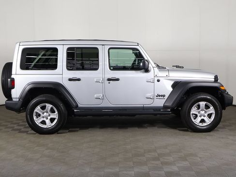 Used 2022 Jeep Wrangler Unlimited Sport w/ Sun And Sound Package AWD/4WD image 16