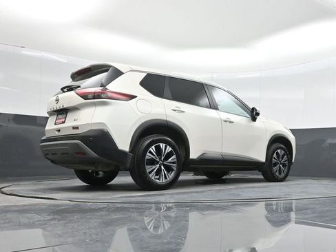 Used 2023 Nissan Rogue SV image 34