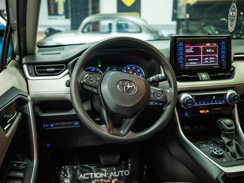 Used 2020 Toyota RAV4 XLE w/ Convenience Package image 17
