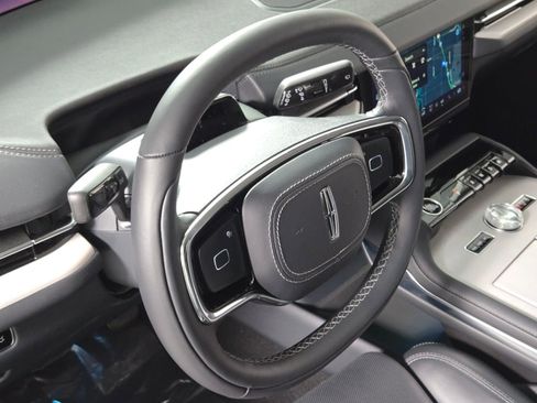 New 2026 Lincoln Navigator L Premier AWD/4WD image 23