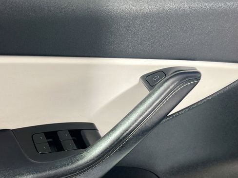 Used 2022 Tesla Model Y Performance image 16