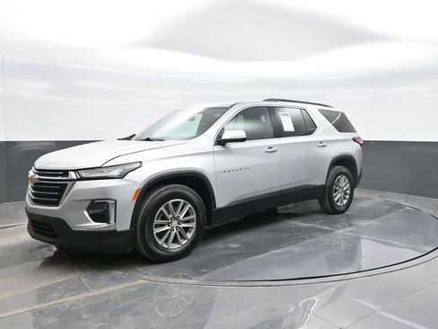 Used 2022 Chevrolet Traverse LT image 4