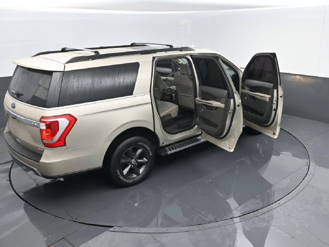 Used 2018 Ford Expedition Max XLT w/ Equipment Group 202A AWD/4WD image 30