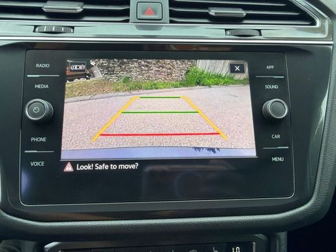 Used 2021 Volkswagen Tiguan SE AWD/4WD image 24