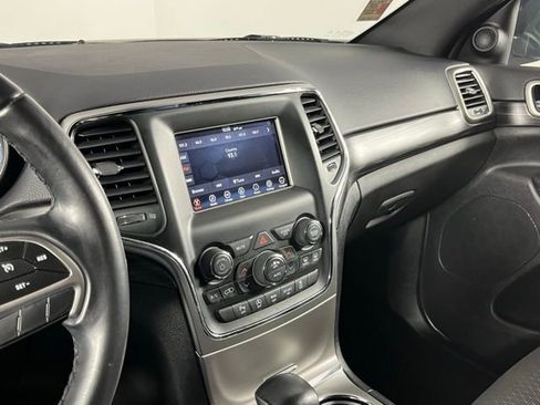Used 2020 Jeep Grand Cherokee Laredo AWD/4WD image 19