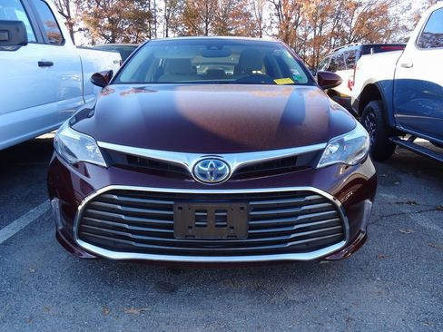 Used 2018 Toyota Avalon Limited image 2