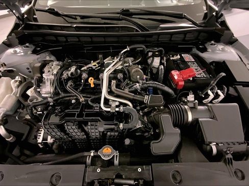 Used 2025 Nissan Altima 2.5 SV image 10