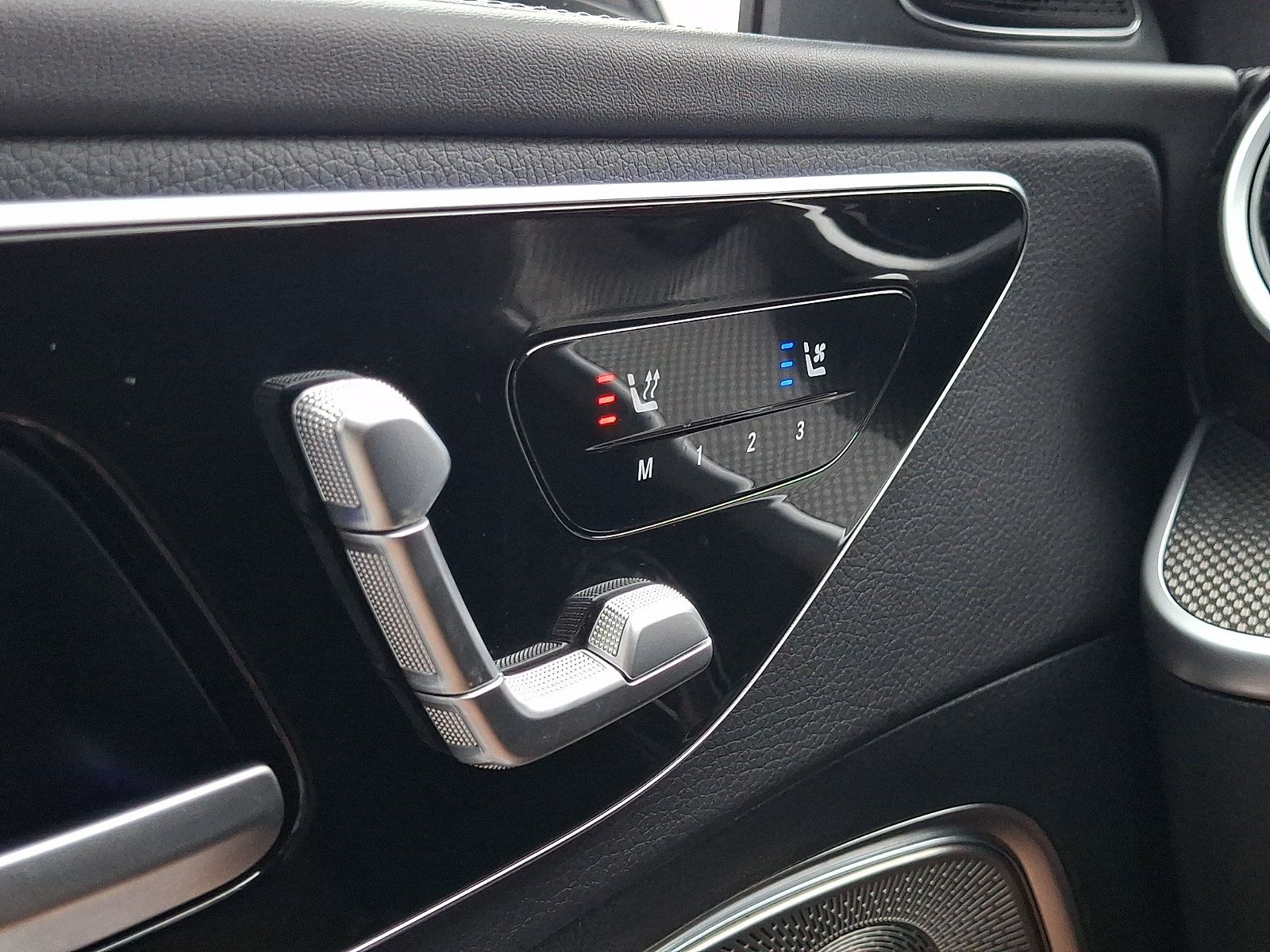 Used 2024 Mercedes-Benz C 300 4MATIC Sedan image 30