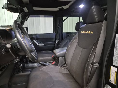 Used 2015 Jeep Wrangler Unlimited Sahara w/ Connectivity Group image 10