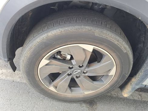 Certified 2024 Nissan Rogue SV FWD image 4