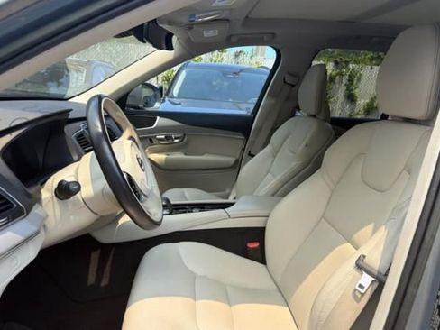 Used 2023 Volvo XC90 B5 Core w/ Protection Package Premier AWD/4WD image 6