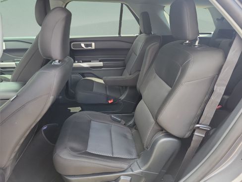 Used 2023 Ford Explorer XLT RWD image 13