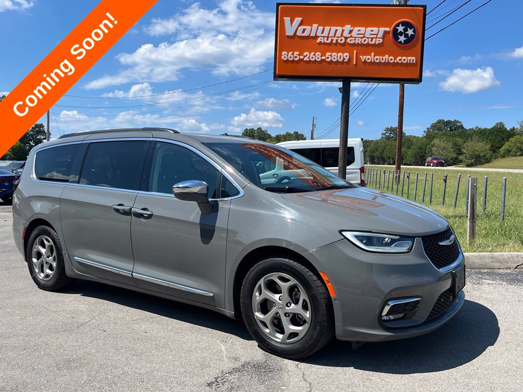 Used 2022 Chrysler Pacifica Limited FWD image 1