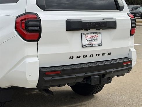 Certified 2025 Toyota 4Runner TRD Off-Road Premium image 6