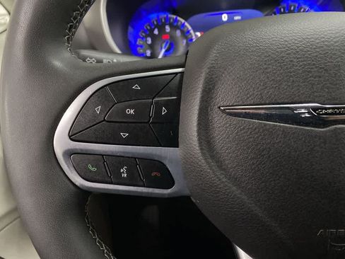 Used 2024 Chrysler Pacifica Touring-L FWD image 20