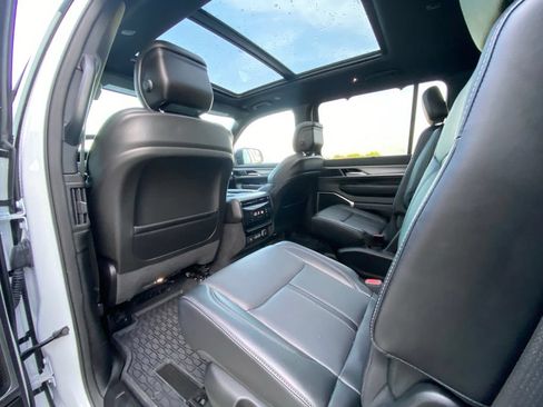 Used 2024 Jeep Wagoneer Series II w/ Convenience Group I AWD/4WD image 28