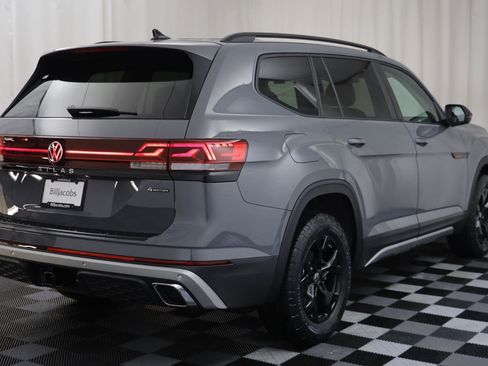 New 2026 Volkswagen Atlas Peak Edition image 17