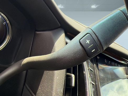 Used 2016 Cadillac Escalade Luxury RWD image 28