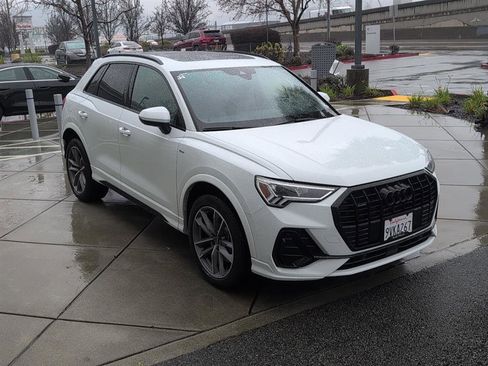 Used 2025 Audi Q3 2.0T Premium w/ Convenience Package image 4