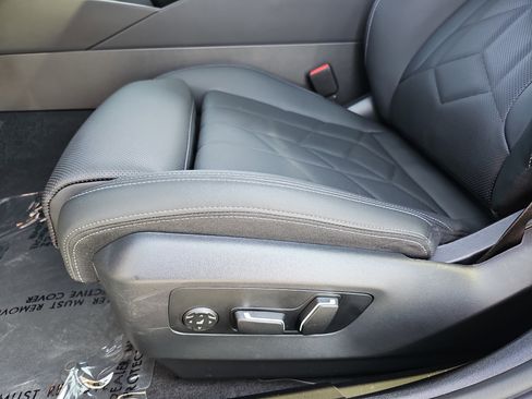 Used 2025 BMW 530i w/ Premium Package image 29