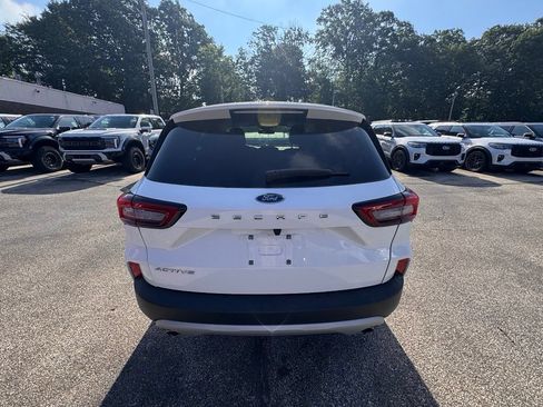 Used 2023 Ford Escape Active w/ Cold Weather Package FWD image 4