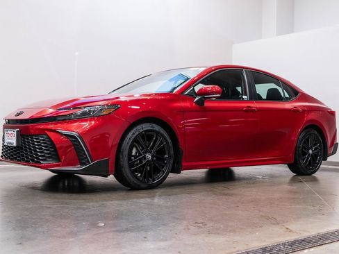 Used 2026 Toyota Camry SE w/ Convenience Package FWD image 3