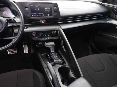Used 2025 Hyundai Elantra Sport image 13