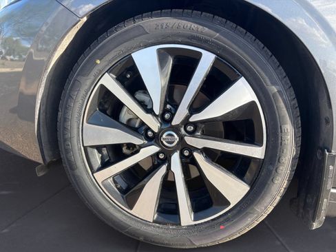Used 2022 Nissan Sentra SV w/ SV Premium Package FWD image 12