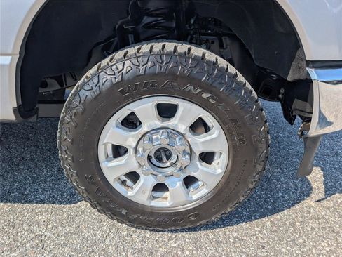 Used 2024 Ford F250 XLT AWD/4WD image 9