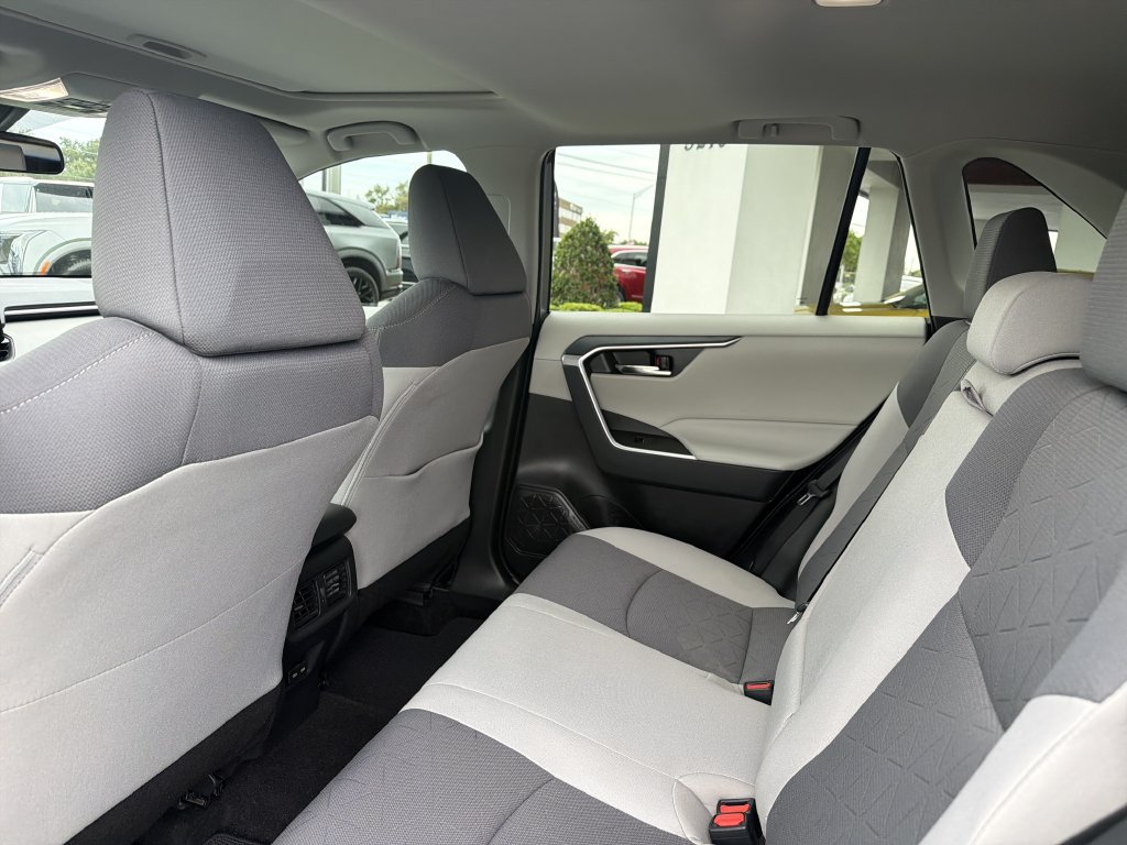 Used 2022 Toyota RAV4 XLE w/ Convenience Package FWD image 20