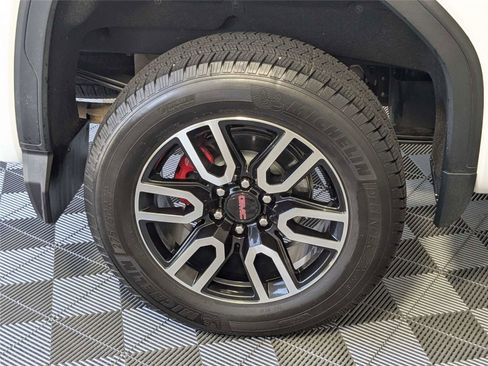 Used 2022 GMC Sierra 1500 AT4 w/ AT4 Premium Package AWD/4WD image 9