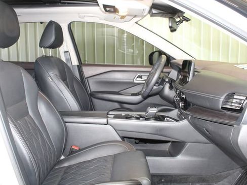 Used 2021 Nissan Rogue Platinum FWD image 22