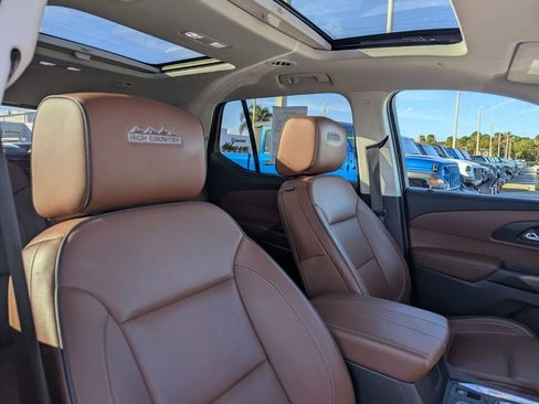 Used 2021 Chevrolet Traverse High Country image 11