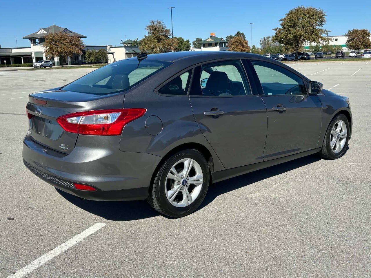 Used 2014 Ford Focus SE w/ SE Winter Package FWD image 5