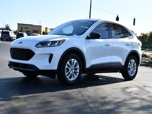 Used 2022 Ford Escape SE w/ Cold Weather Package image 3