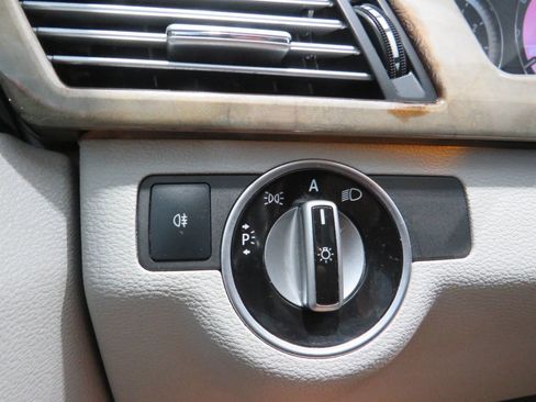 Used 2011 Mercedes-Benz E 350 4MATIC Wagon image 23