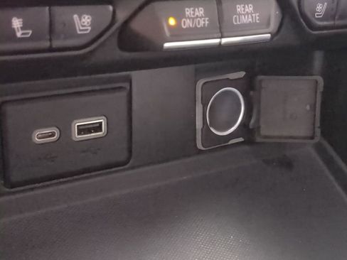 Used 2021 GMC Yukon XL SLT image 47