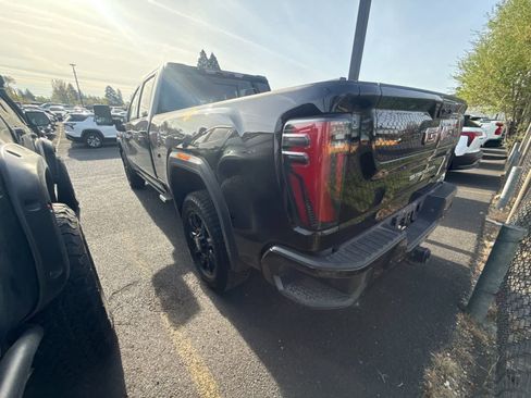 Used 2024 GMC Sierra 2500 AT4 w/ AT4 Premium Plus Package AWD/4WD image 6