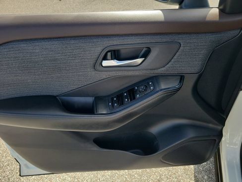 Certified 2022 Nissan Rogue SV FWD image 12