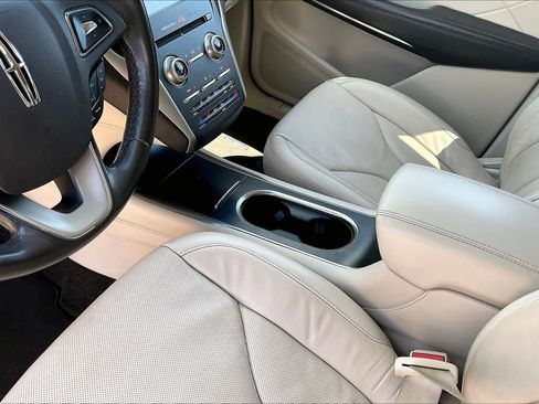 Used 2017 Lincoln MKC Reserve FWD image 17