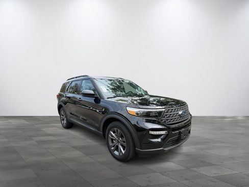 Used 2023 Ford Explorer XLT w/ Equipment Group 202A AWD/4WD image 1