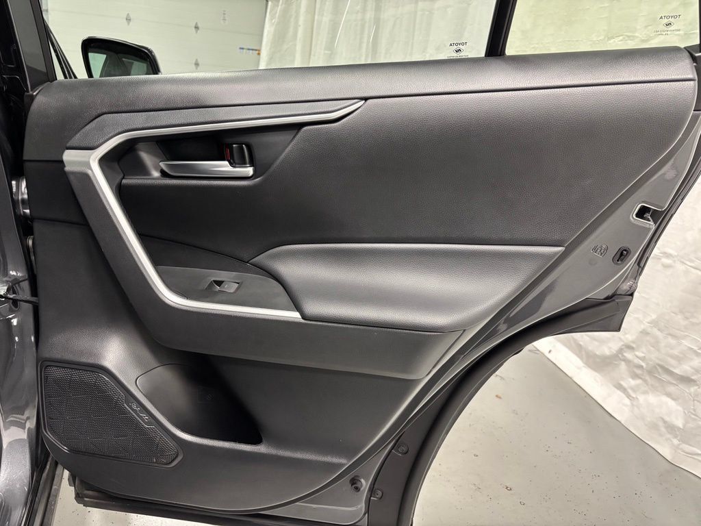 Used 2025 Toyota RAV4 XLE AWD/4WD image 48
