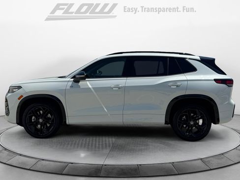 Used 2025 Volkswagen Tiguan SE R-Line AWD/4WD image 5