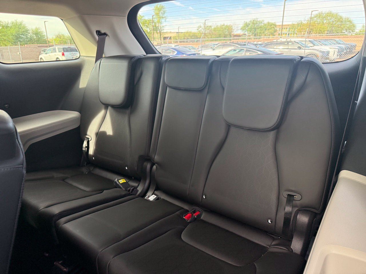 Used 2022 Kia Carnival LX FWD image 9