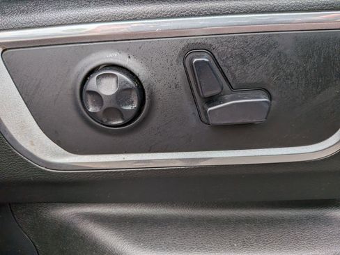 Used 2019 RAM 1500 Laramie AWD/4WD image 40