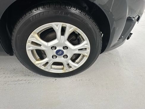 Used 2013 Ford Fiesta SE image 9