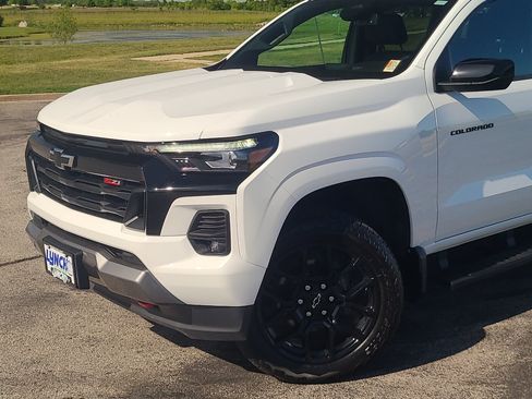 Used 2024 Chevrolet Colorado Z71 w/ LPO, Dark Essentials Package AWD/4WD image 8